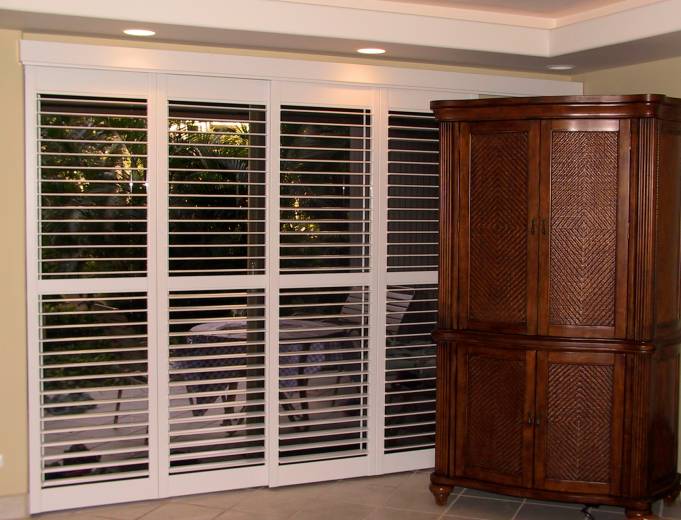 vinyl bypass shttr doors, Alii Kai